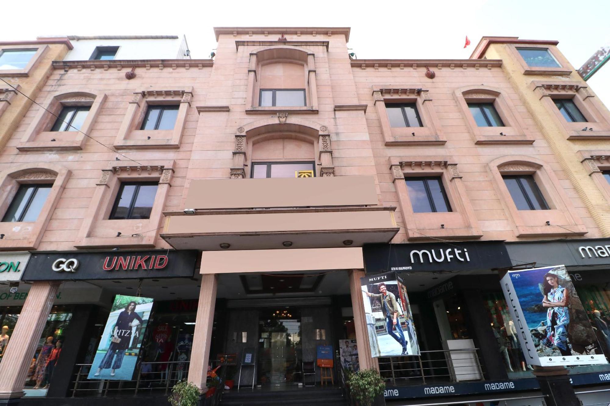 Hotel Leela Grande Karnāl Exteriör bild